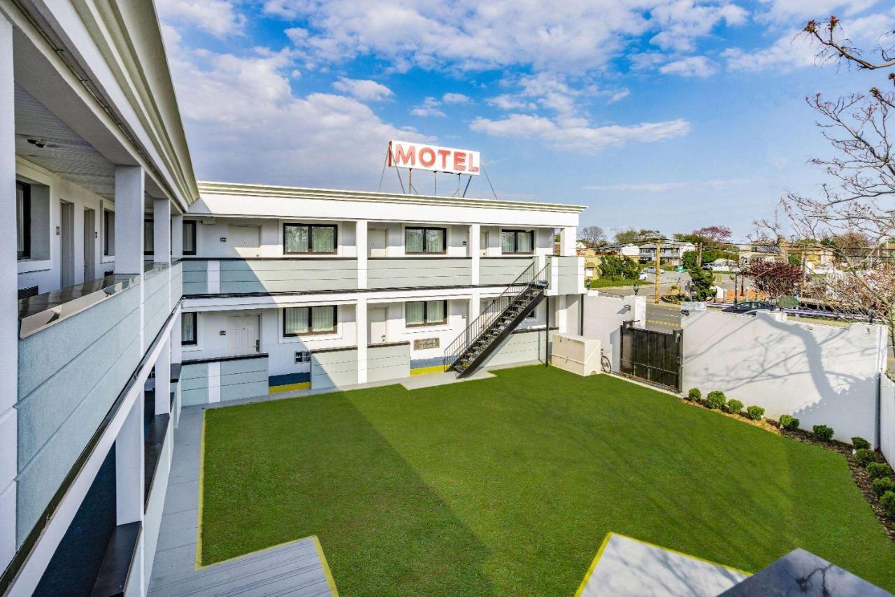 Super 8 By Wyndham Lindenhurst Eksteriør bilde
